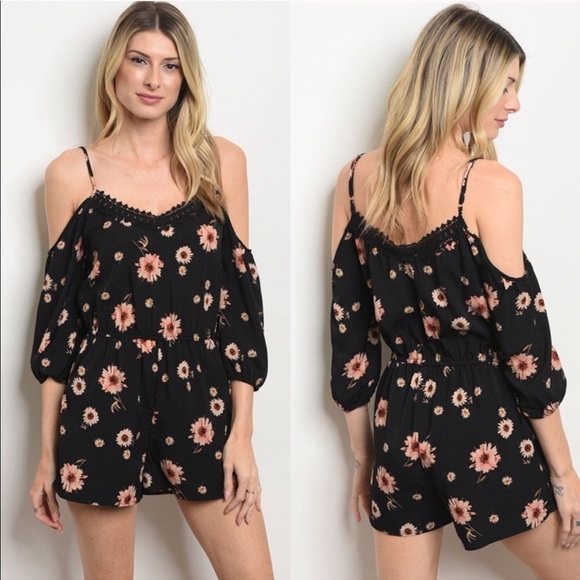 ❣️HP❣️Mine Flirty Cold Shoulder Black Floral Romper Size Small - Picture 2 of 4